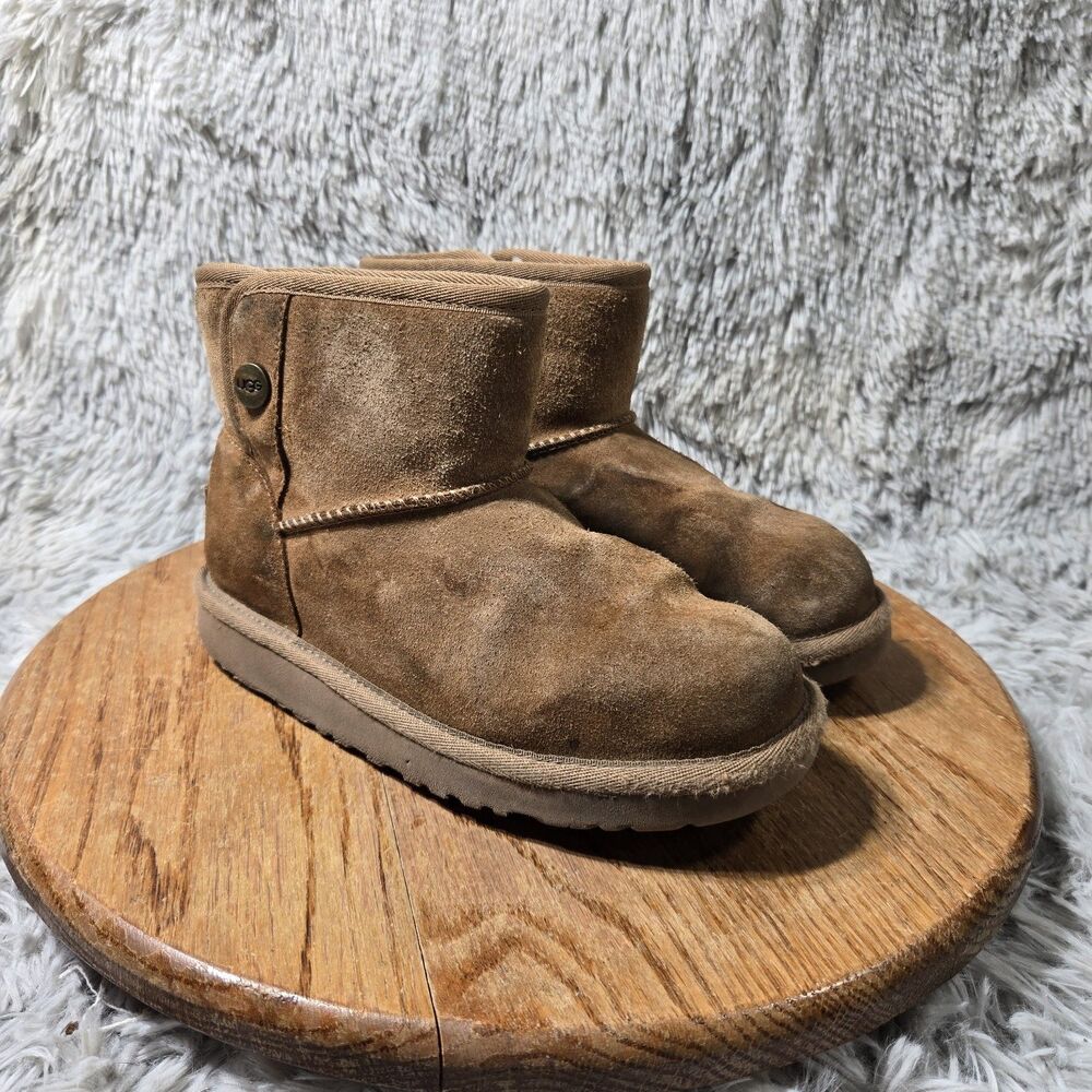 UGG Kids Casual Booties Classic Short Boots Size 2 Brown Chestnut Suede Leather
